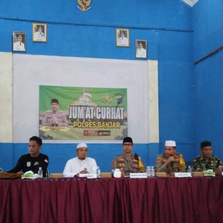 Pambakal Desa Surian beserta Kaur Umum dan Perencanaan menghadiri kegiatan Jum’at curhat