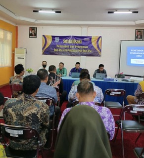 Pambakal Desa Surian Menghadiri Sosialisasi Penegasan Batas Desa