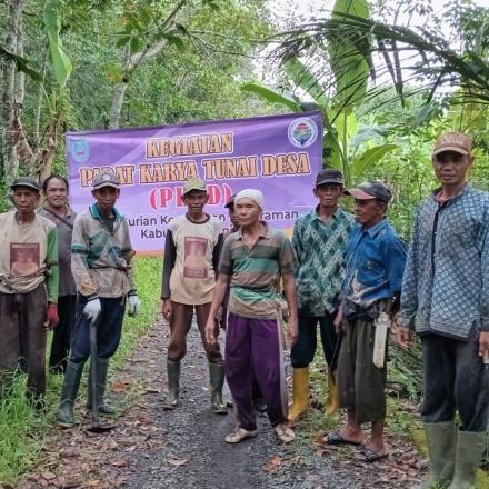 pemerintah Desa Surian melaksanakan Padat Karya Tunai Desa